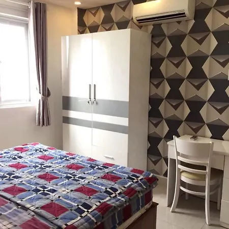 Smiley Apartment 8